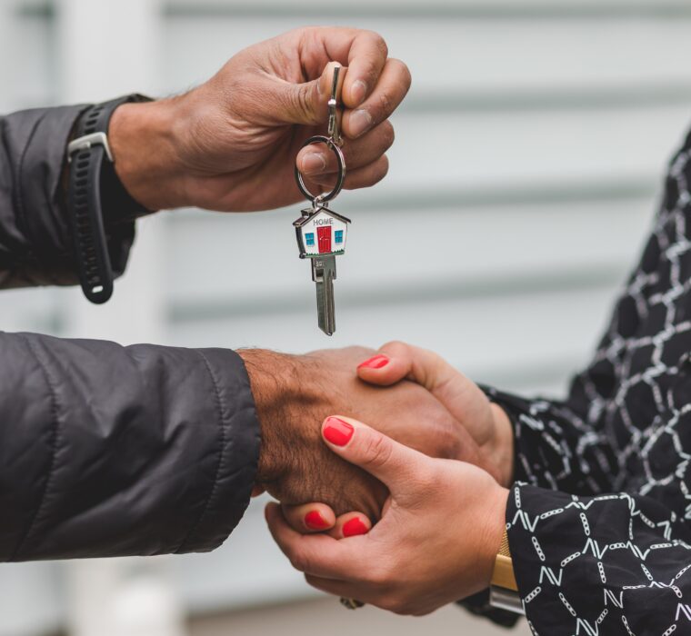 Entrega das chaves de imóvel em contrato de locação com garantias